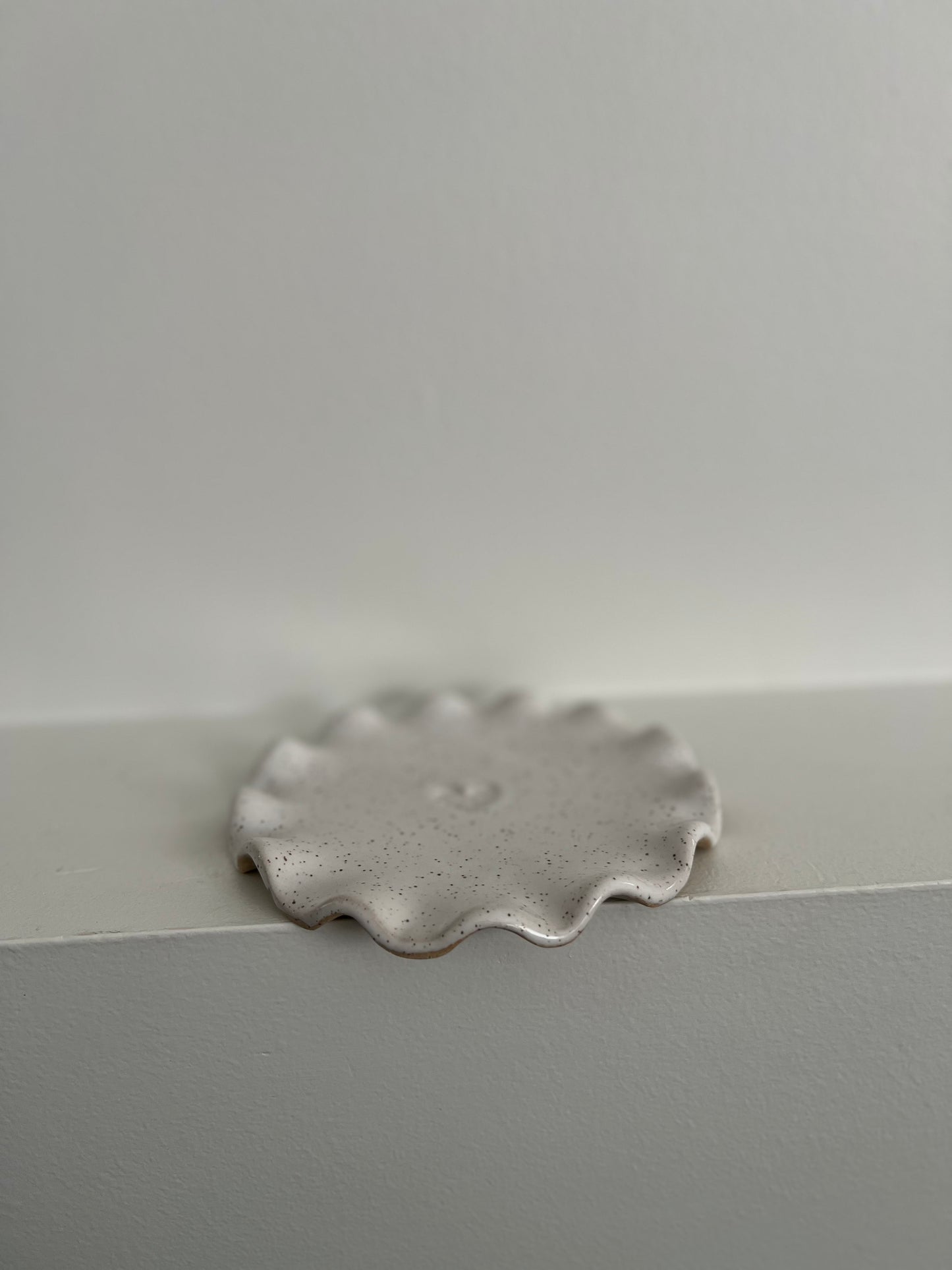 TRINKET PLATE | RUFFLE | MEDIUM