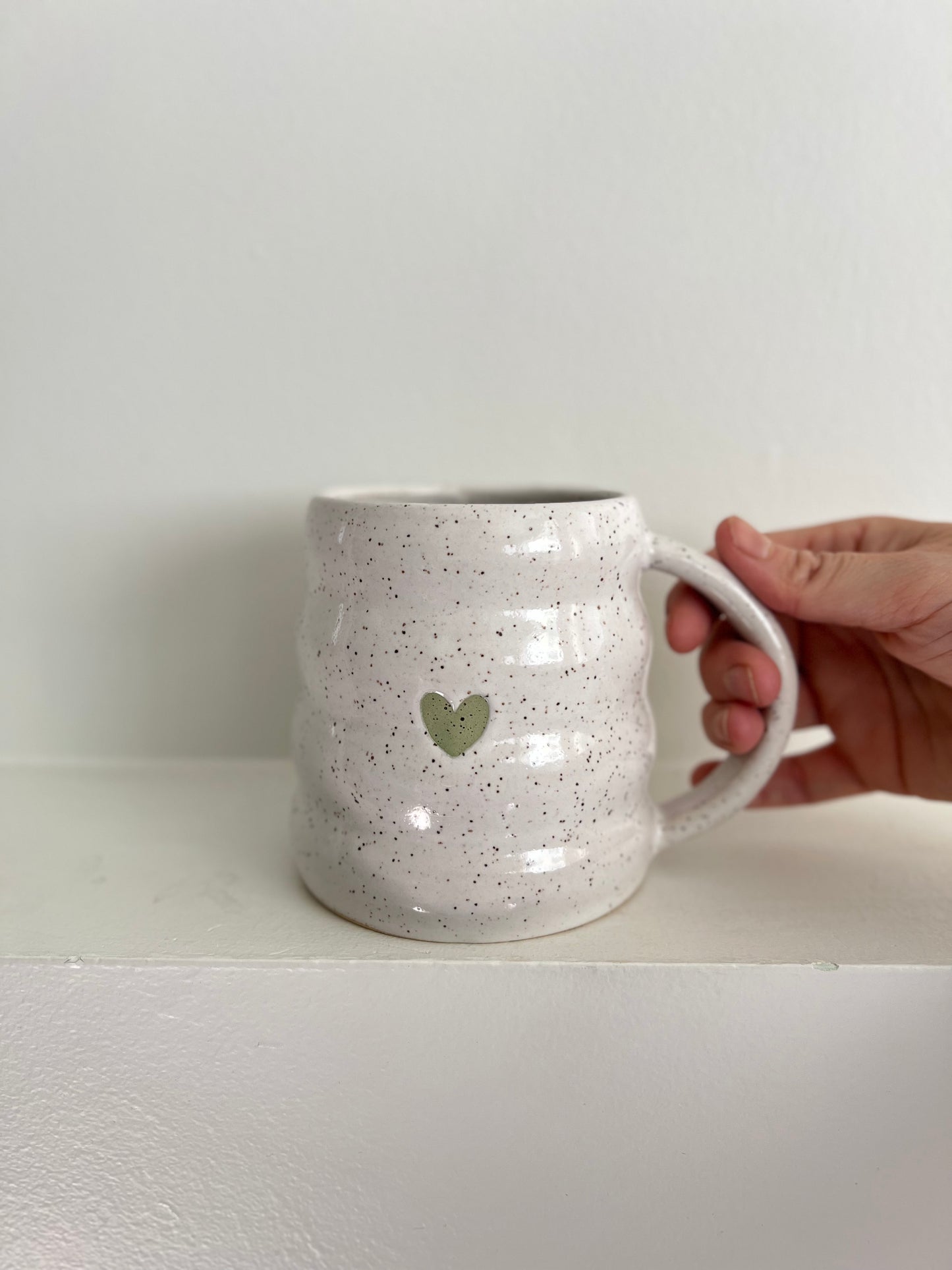 - MUG | TALL 18oz | BUBBLE HEART | SAGE