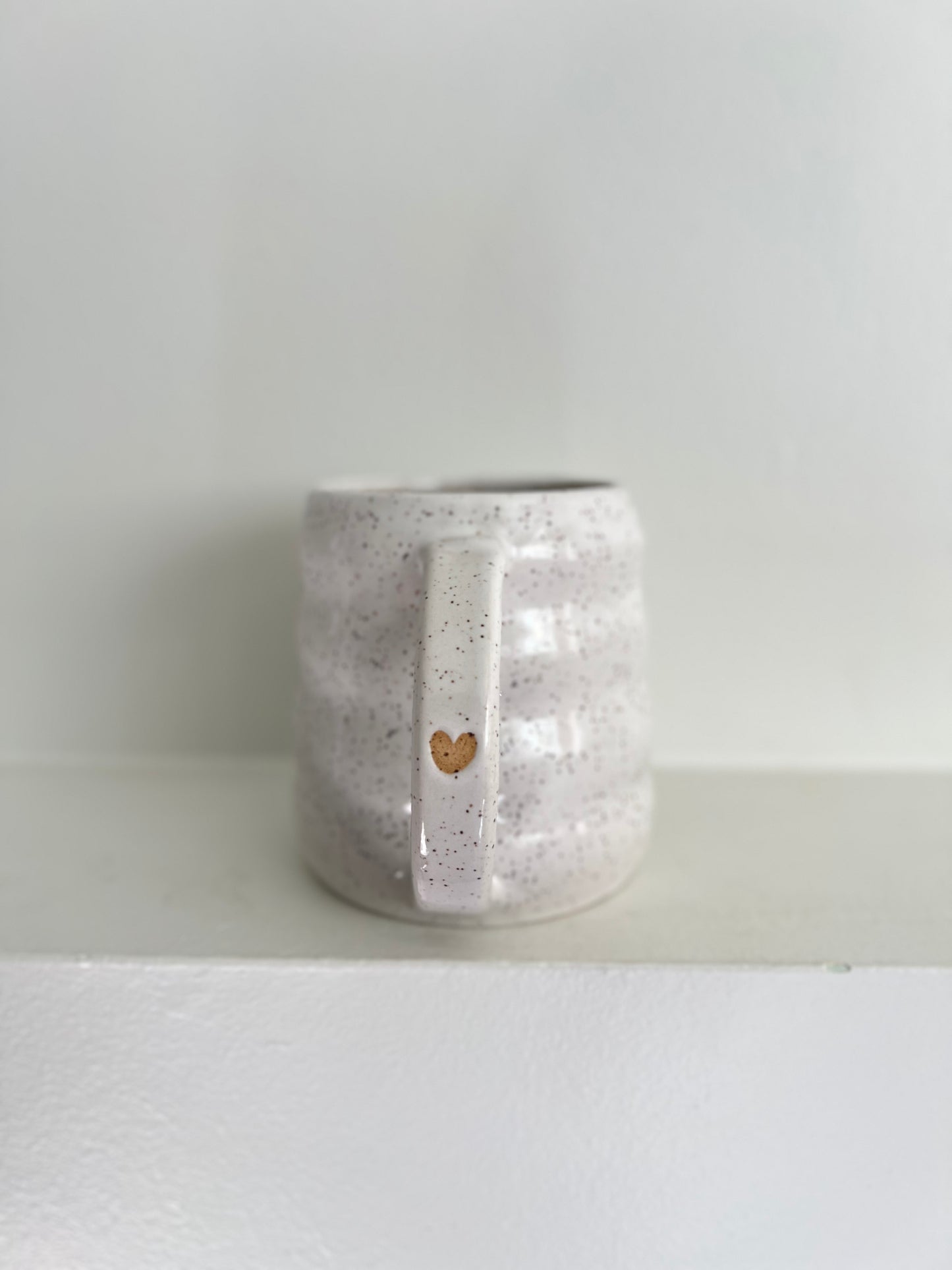 - MUG | TALL 18oz | BUBBLE HEART | BROWN