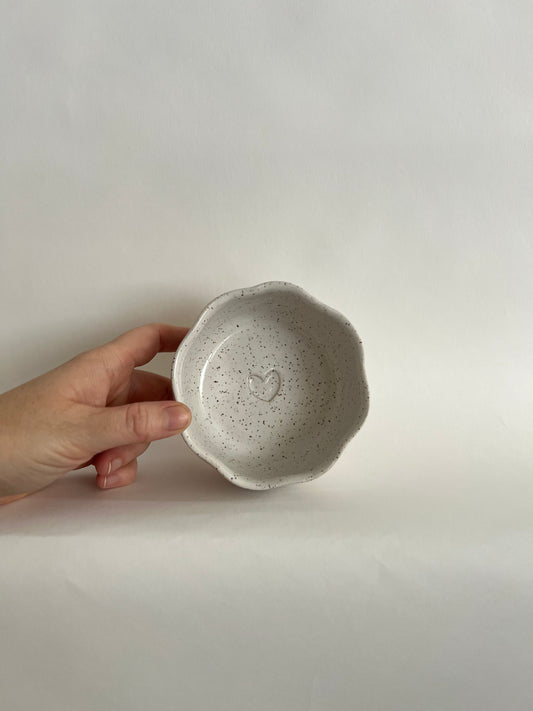 TRINKET DISH | HEART | RUFFLE RIM