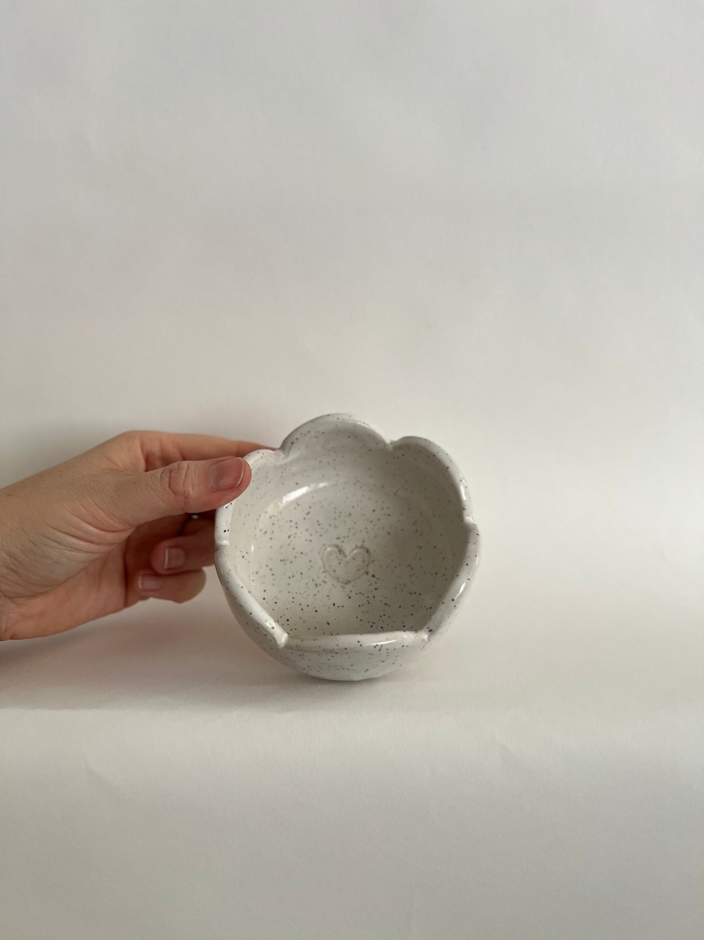 TRINKET DISH | HEART | SCALLOP RIM