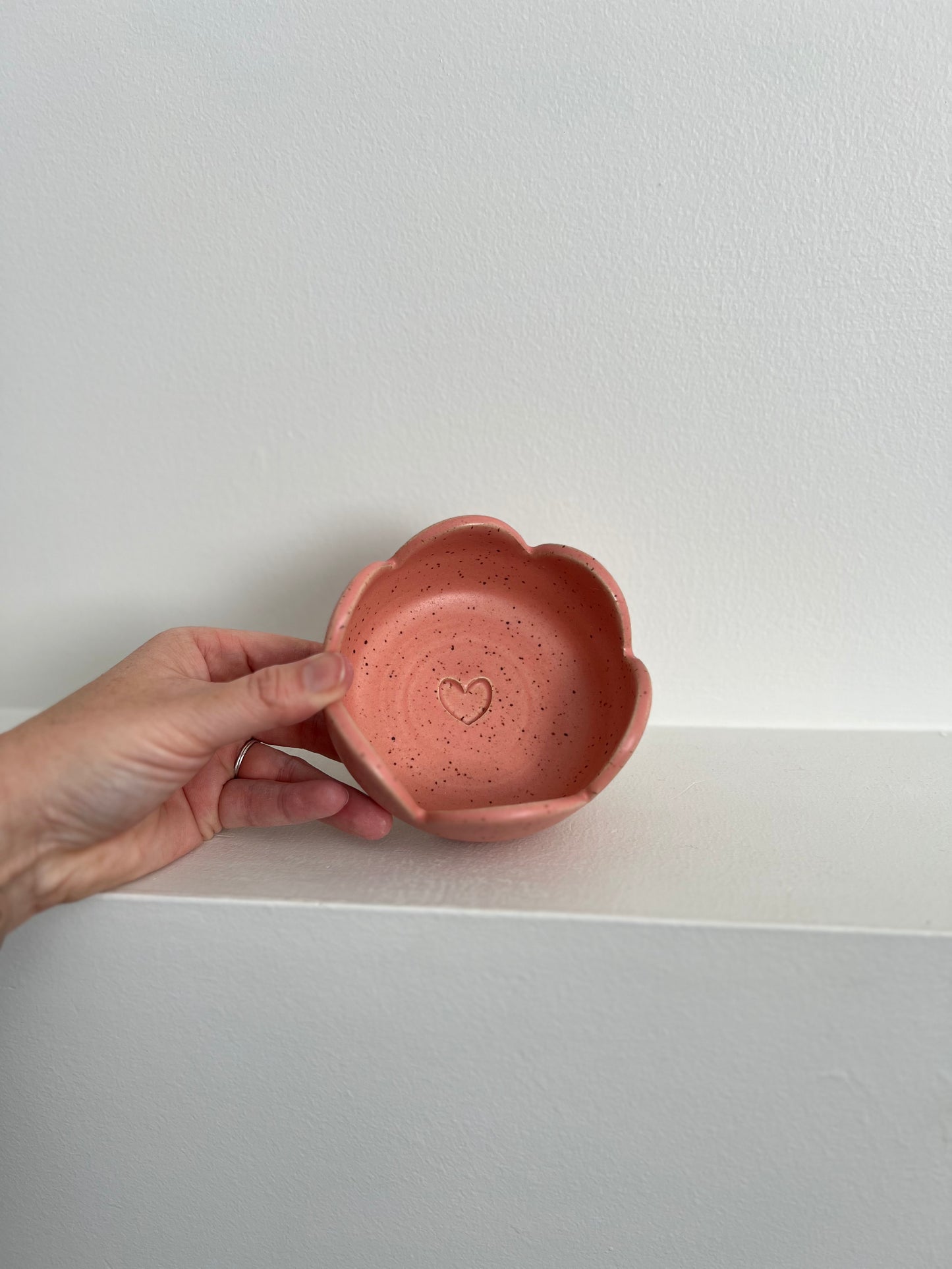 TRINKET DISH | HEART | SCALLOP RIM | PINK