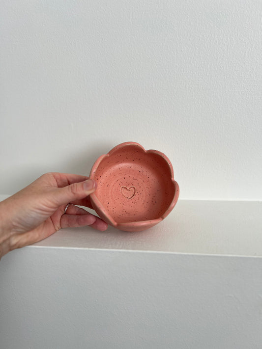 TRINKET DISH | HEART | SCALLOP RIM | PINK