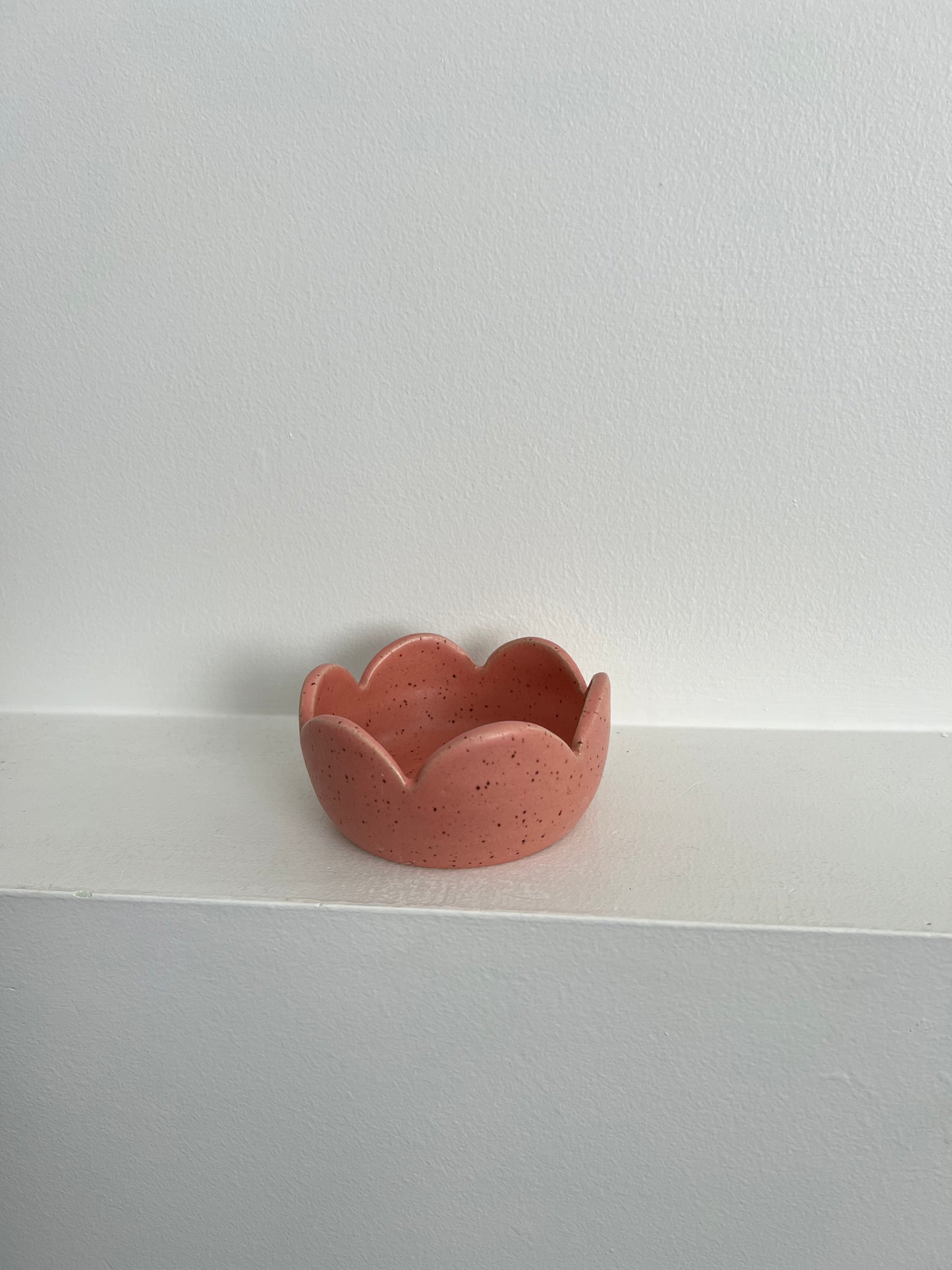 TRINKET DISH | HEART | SCALLOP RIM | PINK