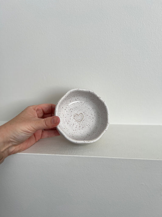TRINKET DISH | HEART | RUFFLE RIM | WHITE