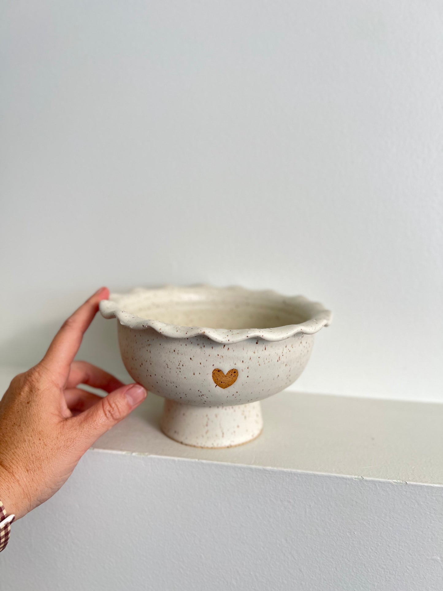 PEDESTAL BOWL | RUFFLE | MID